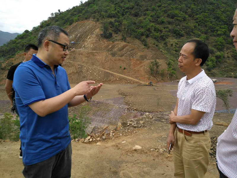 攀枝花市委组织部部长谢晓东暗访攀大高速太平乡征地拆迁工作